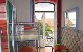 Hostel B. Mar