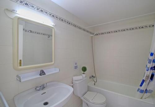 Calpe Apartment Sleeps 3 With Pool Air Con And Wifi