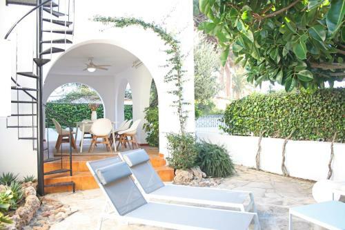 Meritxell Seafront Villa