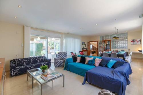 Villa Wine Experience Cambrils - Wine, Art & Games