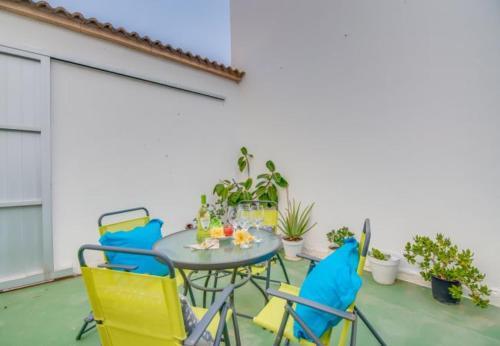 Can Picafort Apartment Sleeps 6 With Air Con And Wifi