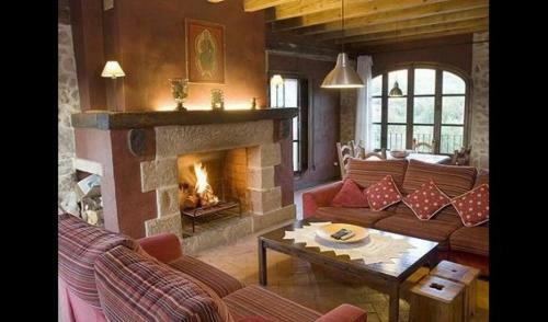 Cardona Villa Sleeps 17 With Pool