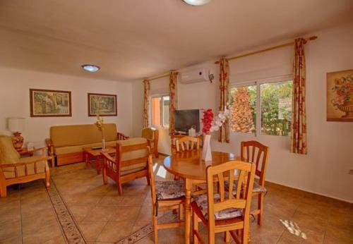 Casas de Torrat Villa Sleeps 11 Pool Air Con Wifi