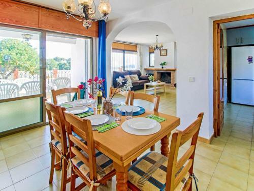 La Fustera Villa Sleeps 9 With Pool And Air Con