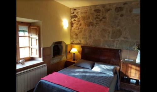 Casserres Villa Sleeps 9 With Pool