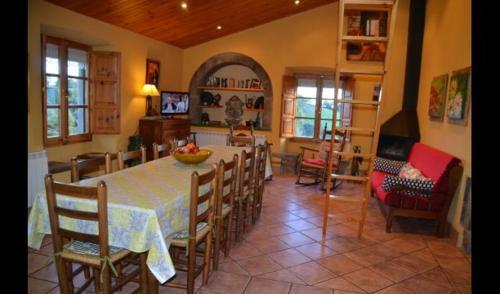 Casserres Villa Sleeps 9 With Pool