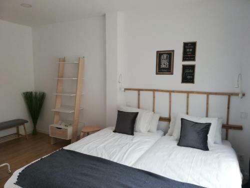 Acero Y Piedra Apartamentos Con Jard�n