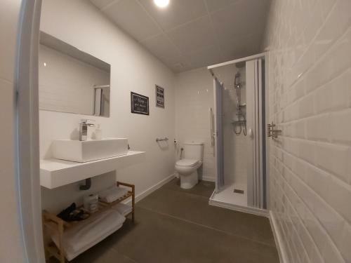 Acero Y Piedra Apartamentos Con Jard�n