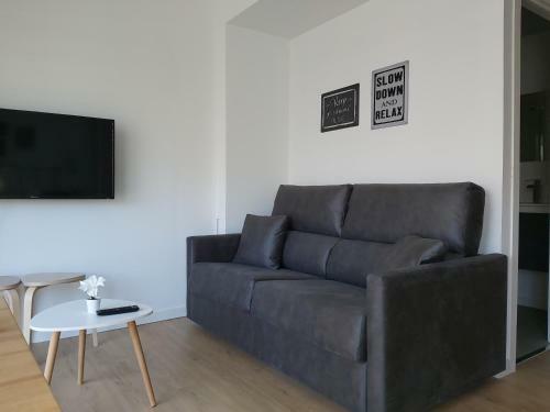 Acero Y Piedra Apartamentos Con Jard�n