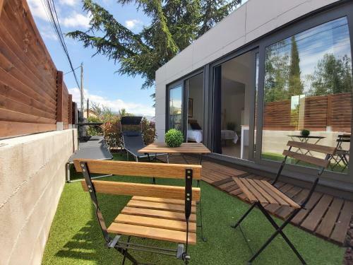 Acero Y Piedra Apartamentos Con Jard�n