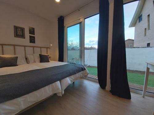 Acero Y Piedra Apartamentos Con Jard�n