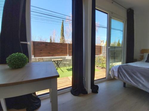 Acero Y Piedra Apartamentos Con Jard�n