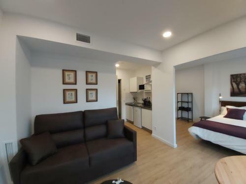 Acero Y Piedra Apartamentos Con Jard�n