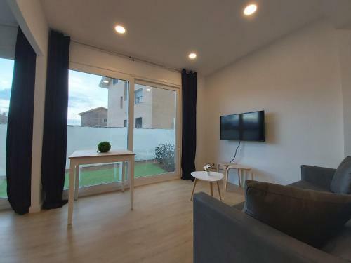 Acero Y Piedra Apartamentos Con Jard�n