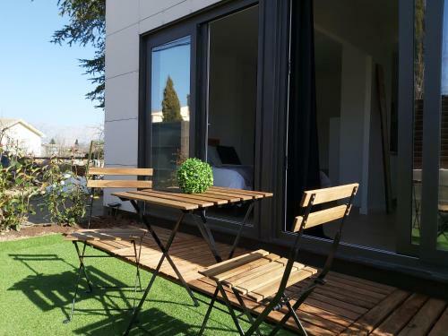 Acero Y Piedra Apartamentos Con Jard�n