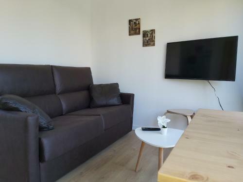 Acero Y Piedra Apartamentos Con Jard�n