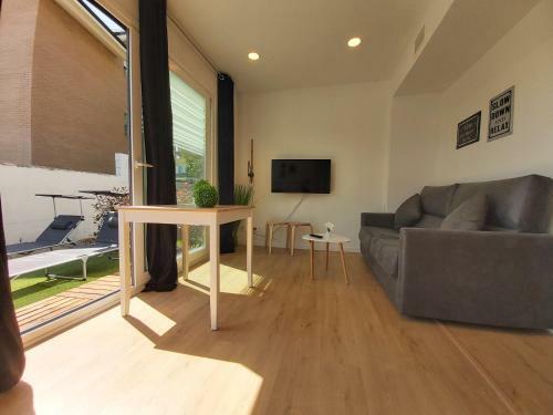 Acero Y Piedra Apartamentos Con Jard�n