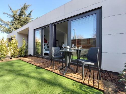 Acero Y Piedra Apartamentos Con Jard�n