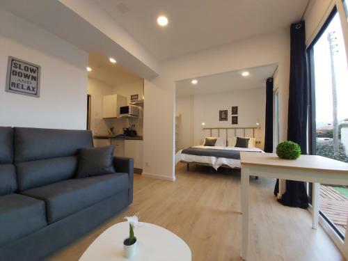 Acero Y Piedra Apartamentos Con Jard�n