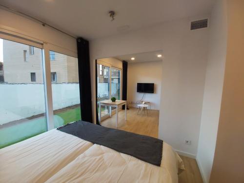 Acero Y Piedra Apartamentos Con Jard�n