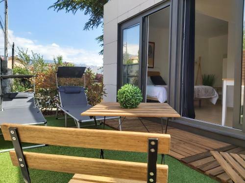 Acero Y Piedra Apartamentos Con Jard�n