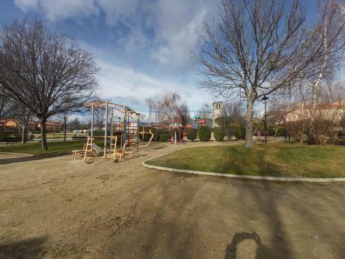 Acero Y Piedra Apartamentos Con Jard�n