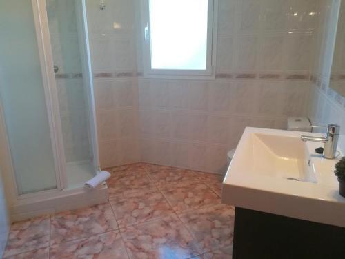 Alicante Villa Sleeps 8 With Pool And Air Con