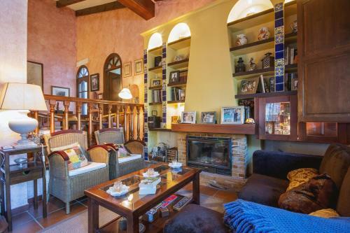 Santa Lucia Villa Sleeps 6 With Pool And Wifi