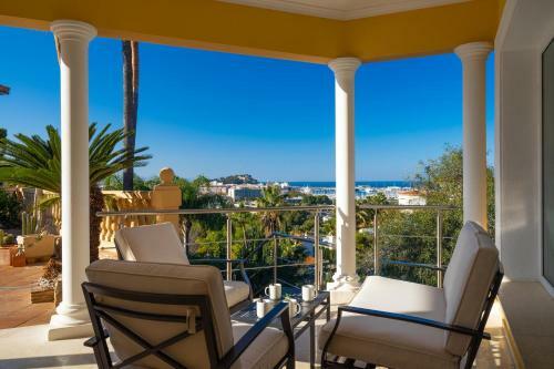 Vila-real Villa Sleeps 6 With Pool Air Con And Wifi