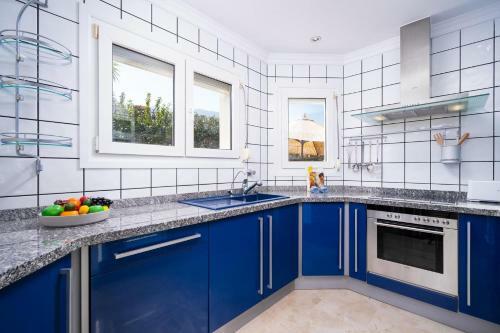 Vila-real Villa Sleeps 6 With Pool Air Con And Wifi
