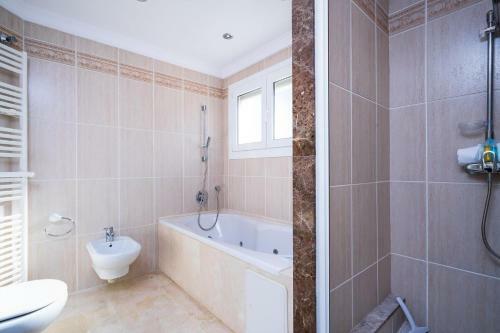 Vila-real Villa Sleeps 6 With Pool Air Con And Wifi