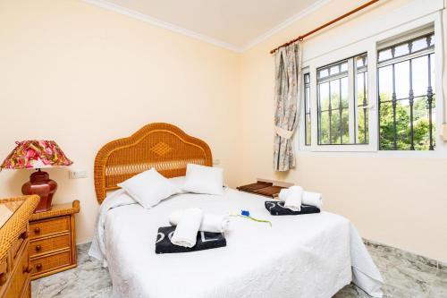 Real Villa Sleeps 8 With Pool Air Con And Wifi