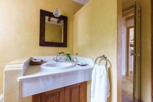 Deia Town House Sleeps 8 With Pool And Air Con
