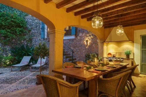 Deia Town House Sleeps 8 With Pool And Air Con