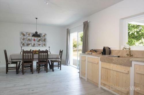 Port de Pollenca Villa Sleeps 8 With Pool And Air Con