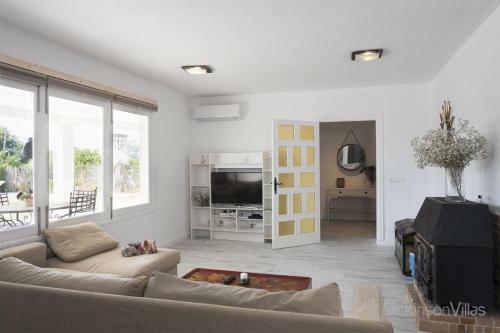 Port de Pollenca Villa Sleeps 8 With Pool And Air Con