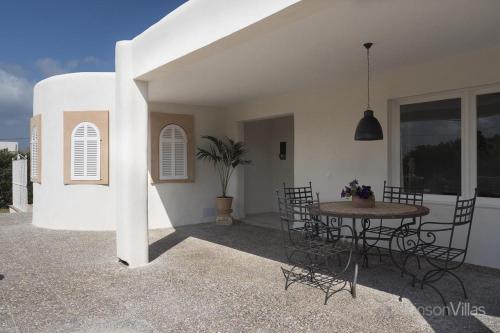 Port de Pollenca Villa Sleeps 8 With Pool And Air Con