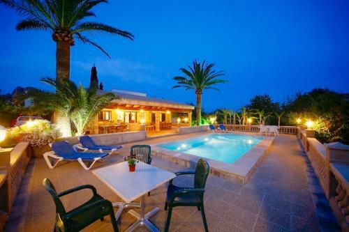 Villa Ave