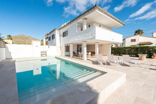 Villa Varon Blue