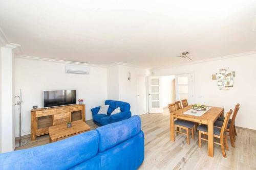 Villa Varon Blue
