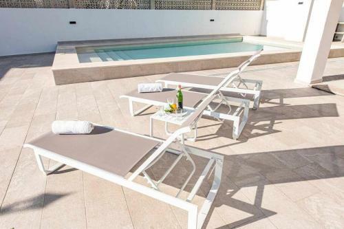 Villa Varon Blue
