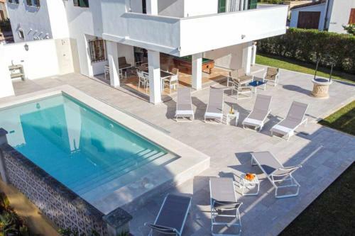 Villa Varon Blue