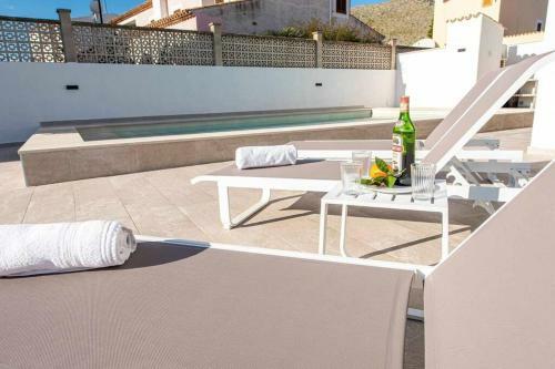 Villa Varon Blue
