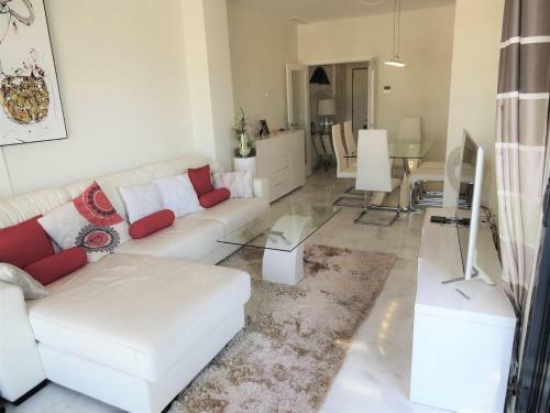 Apartamento Splendid Two Bedroom Penthouse Located Between Cancellada And Estepona