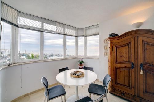 Lovely Apartment Overlooking The Port (Pp-1-5-d)