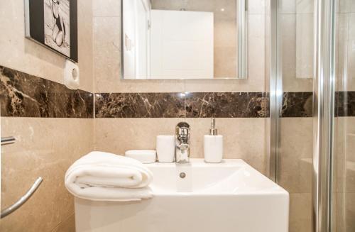 Apartamento Luxury Duplex Penthouse Alcazaba Beach - Rdr157