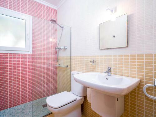 Urbanitzacio Montemar Villa Sleeps 8 With Pool And Air Con