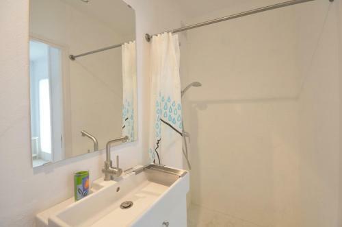 Fornells de La Selva Apartment Sleeps 4 With Pool