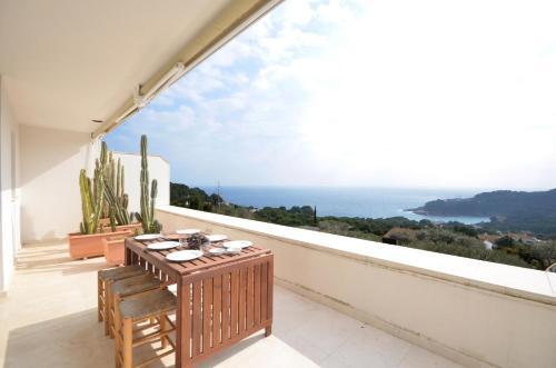 Fornells de La Selva Apartment Sleeps 4 With Pool