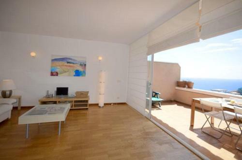 Fornells de La Selva Apartment Sleeps 4 With Pool
